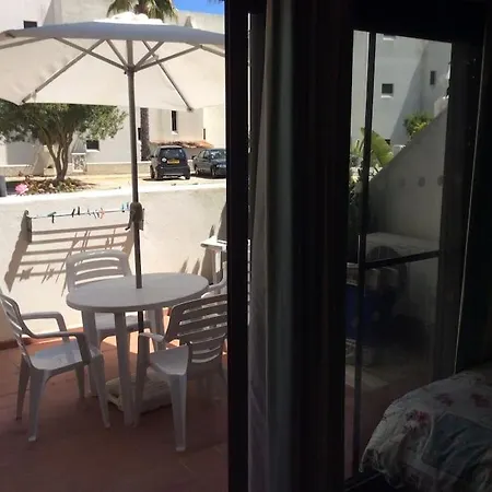 Air Conditioned 1 Bedroom Apt With Wi-fi & Patio Apartment *