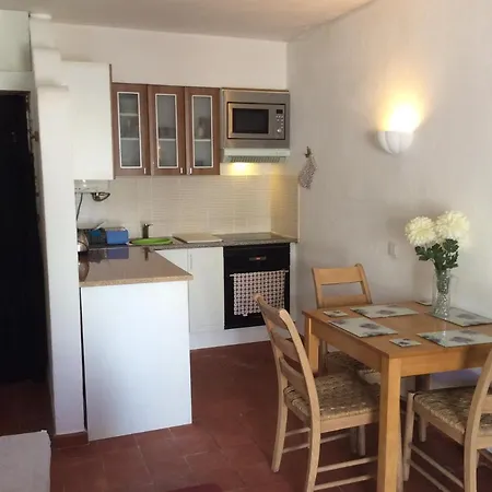 Air Conditioned 1 Bedroom Apt With Wi-fi & Patio Apartment