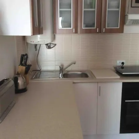 Air Conditioned 1 Bedroom Apt With Wi-fi & Patio Apartment
