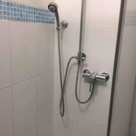Apartment Air Conditioned 1 Bedroom Apt With Wi-fi & Patio *