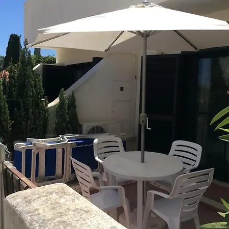 Air Conditioned 1 Bedroom Apt With Wi-fi & Patio Apartment *