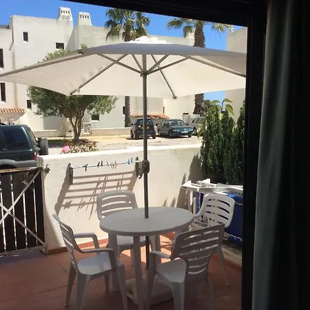 Apartment Air Conditioned 1 Bedroom Apt With Wi-fi & Patio